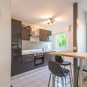 joli-appartement-avec-balcon-proximit-lac.hotels-rhonealpes.com/